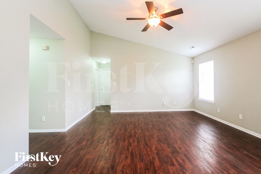 Building Photo - 4007 Magnolia Dr