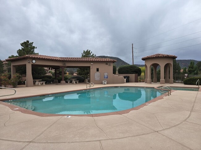 Building Photo - Furnished, Long-Term Rental Minimum 6 months rental.