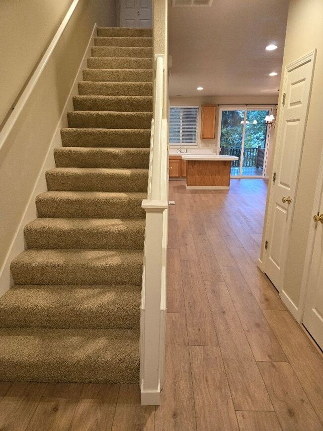 Building Photo - All Brand New flooring-$500 off 1st month !  Walking Trails & Park close by... easy access to Por...