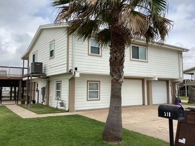 Primary Photo - 215 Barracuda St