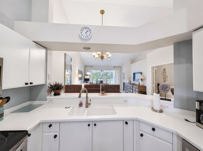 Building Photo - 2-bedroom + den condo in Lely Resort!