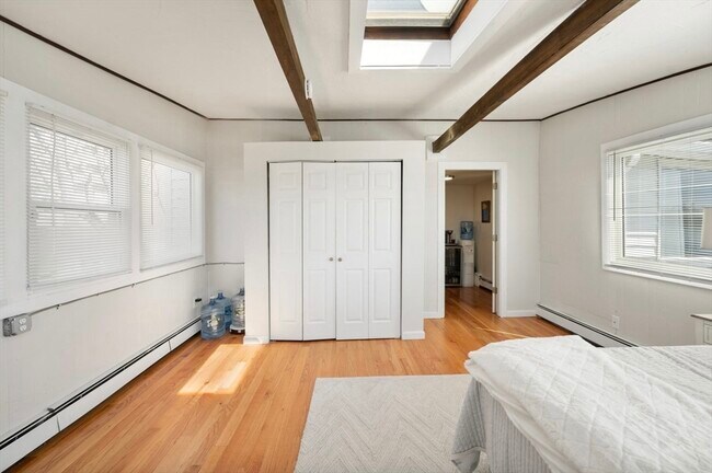 Building Photo - 53 St Germain St