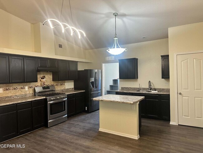 Building Photo - 720 Villa Romero Dr