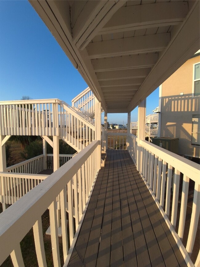 Building Photo - 500 Tiki Dr