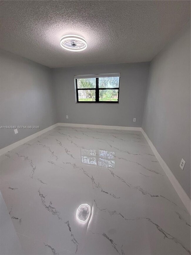 Building Photo - 9937 Nob Hill Pl