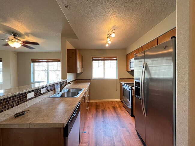 Building Photo - Top Floor 2 Bed 2 Bath Condo Hillsboro/Bea...