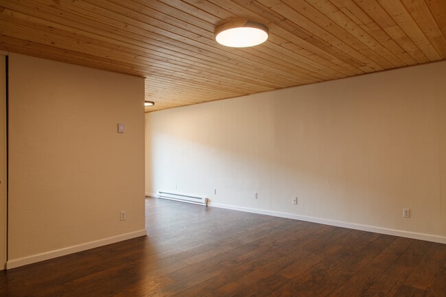 Building Photo - 306 NE 75th Ave
