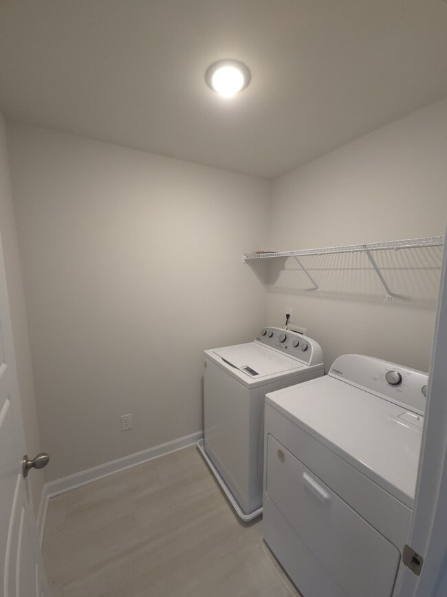 Building Photo - 2 Rockshire Trl