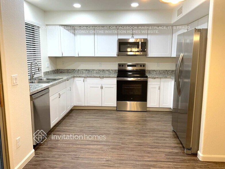 Building Photo - 2315 W Running Deer Trl