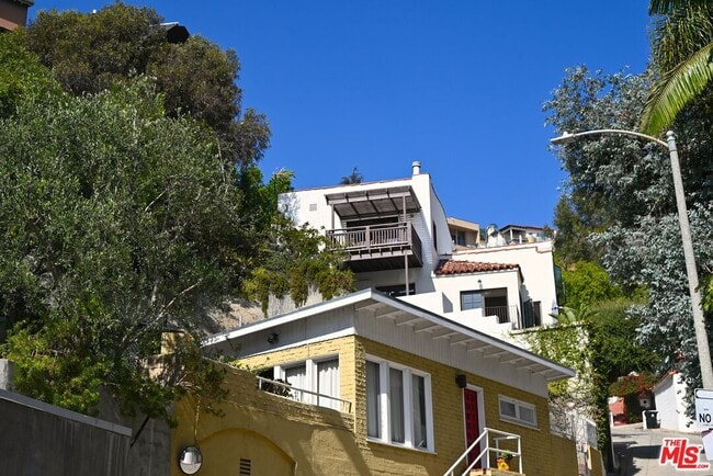 Building Photo - 1761 N Orange Grove Ave