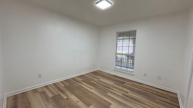 Building Photo - 2312 Coraltree Dr