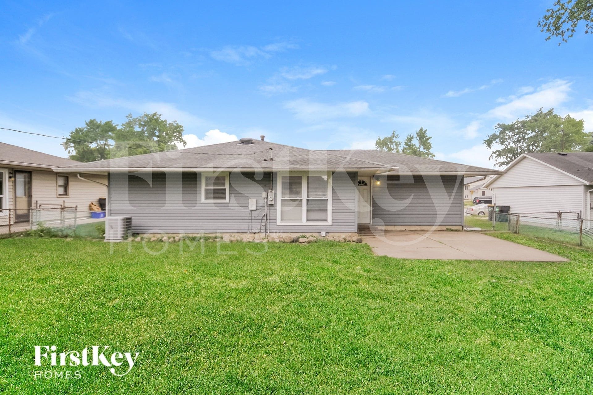 Building Photo - 823 Oriole Dr
