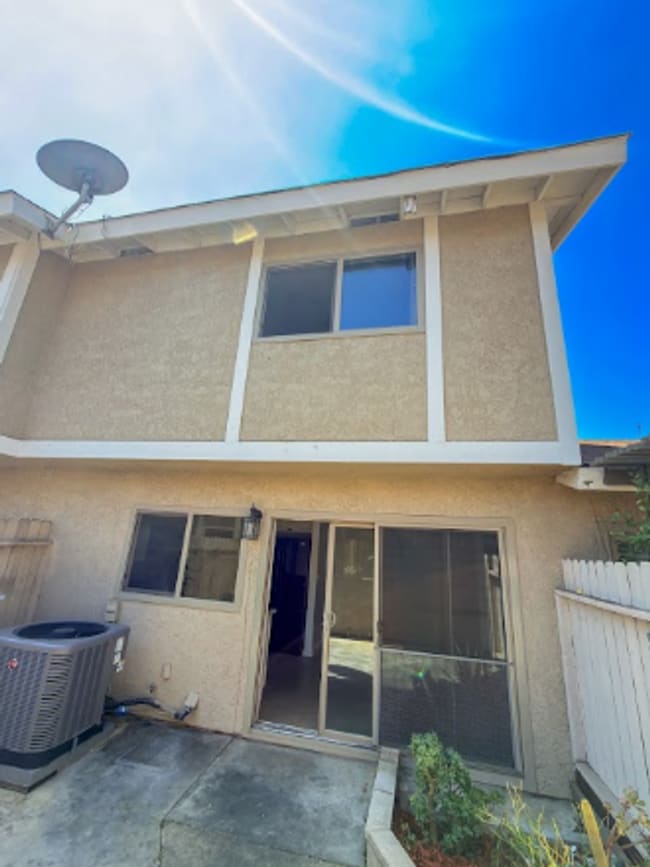 Building Photo - 15224 Shadybend Dr