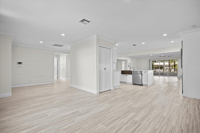 Building Photo - 12831 Shore Dr