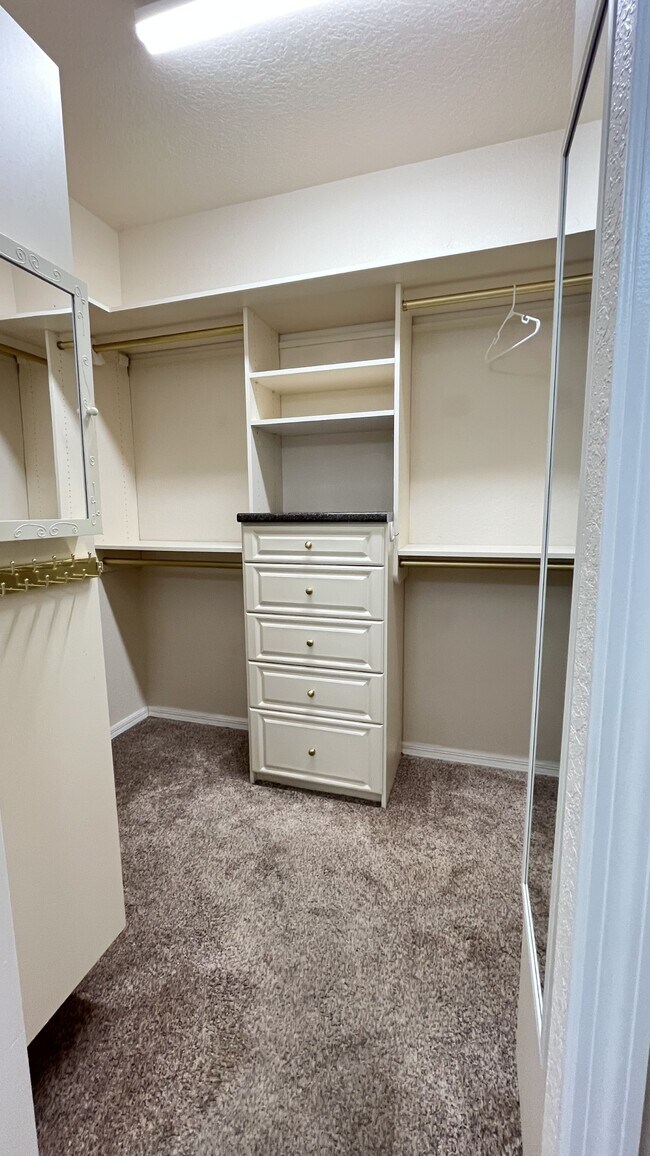 Building Photo - 2506 SW 15th Pl