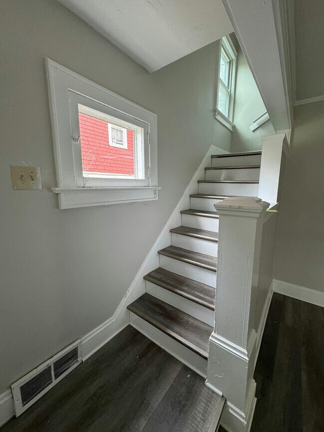 Building Photo - 623 Storer Ave