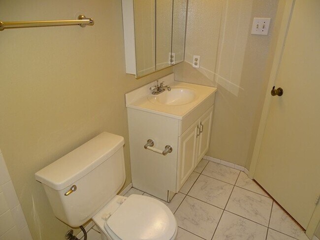 Building Photo - 6859 Flaming Ridge Dr