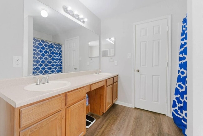 Building Photo - 325 Fuller St