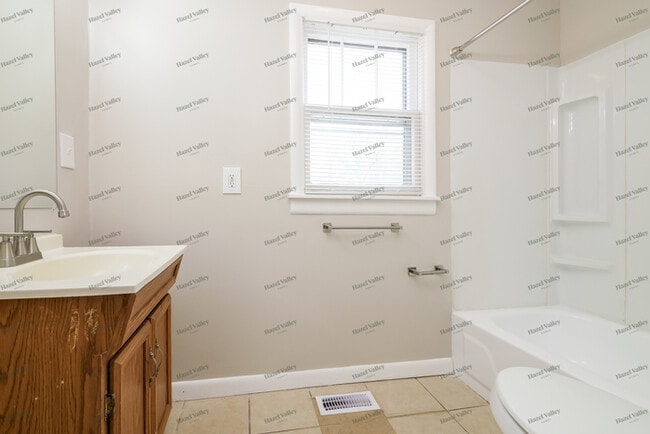 Building Photo - 768 Spruce St