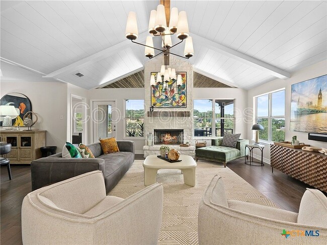 Building Photo - 321 Village View Dr