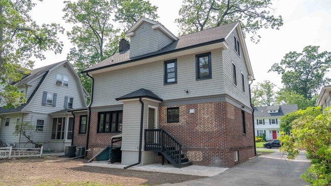 Building Photo - 736 Haxtun Ave