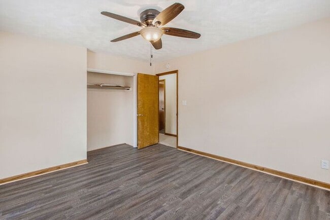 Building Photo - Contemporary 3-bed, 1-bath 925sq ft ranch with attached garage and yard!