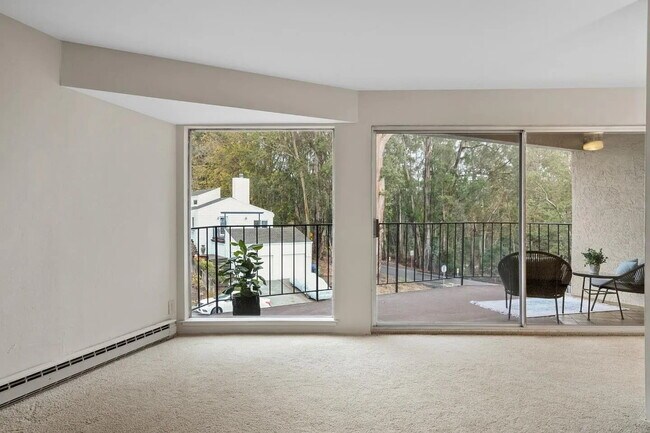 Building Photo - "Charming 3-Bed, 2-Bath Oasis in Capitola's Prime Park Ave Location"
