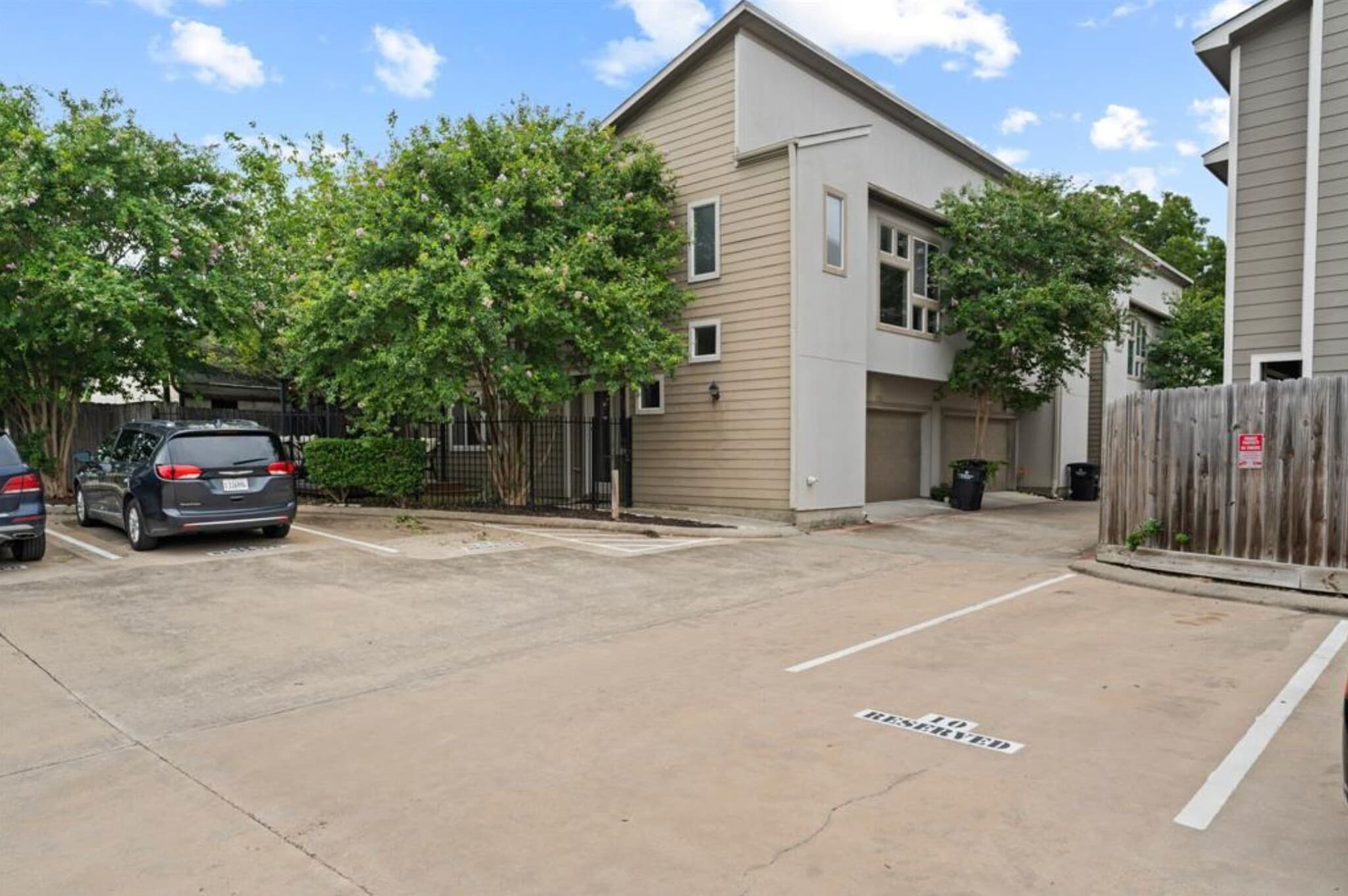 Building Photo - 235 N Lenox St