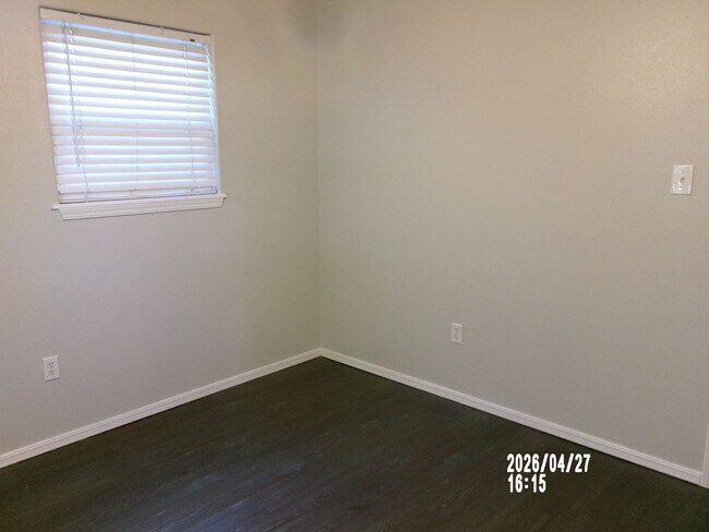 Building Photo - 106 N Elk Dr