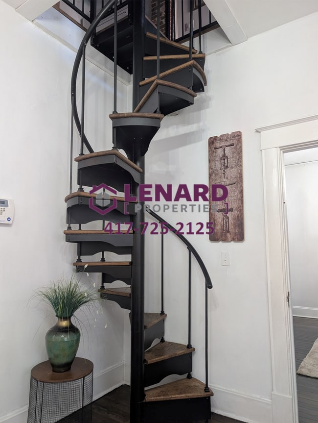 Building Photo - Beautiful And Spacious 3 Bedroom Home!