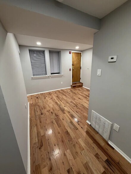 Building Photo - 7057 Cresheim Rd