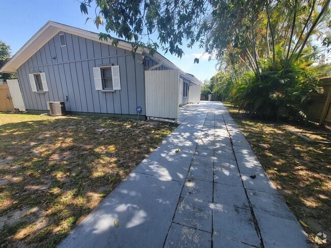 Building Photo - 9285 Green Meadows Way