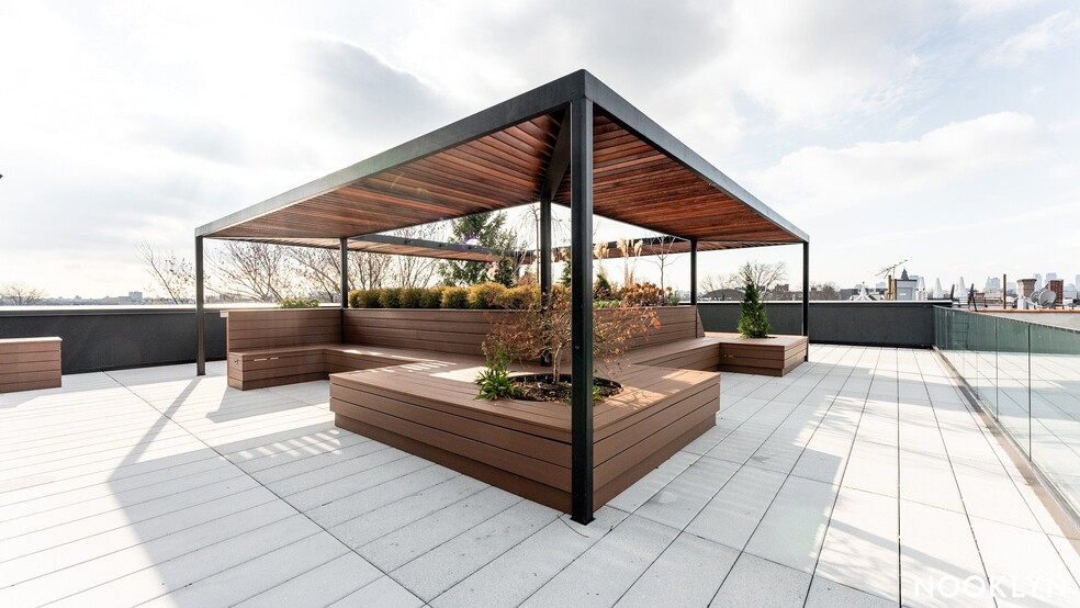 Building Photo - 654 Madison St