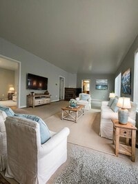 Building Photo - 3 Bedroom rancher in desirable West Side C...