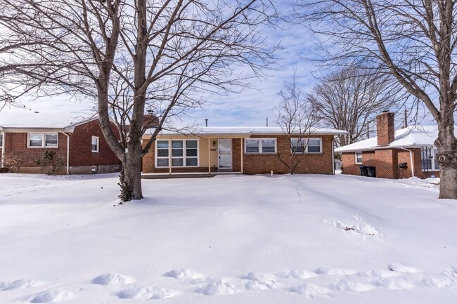 Building Photo - 3704 Greenwich Rd