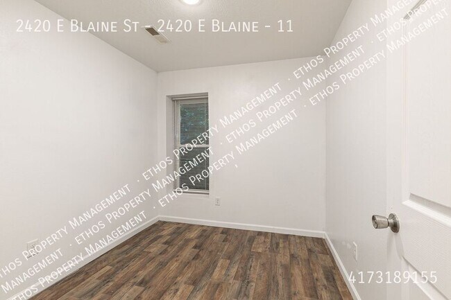 Building Photo - 2420 E Blaine St