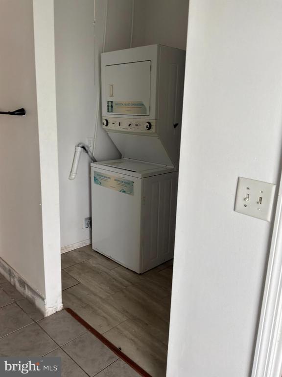 Building Photo - 1359 Main St