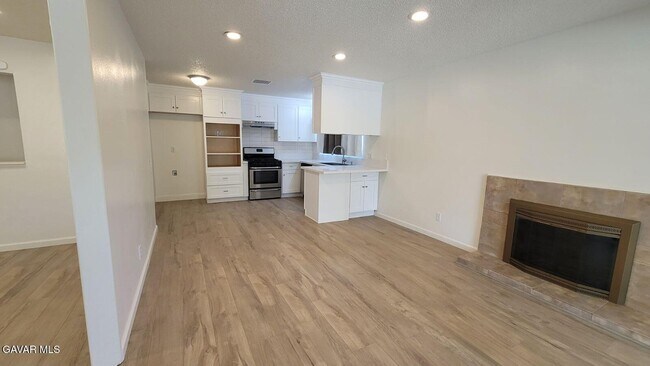Building Photo - 45303 Lorimer Ave