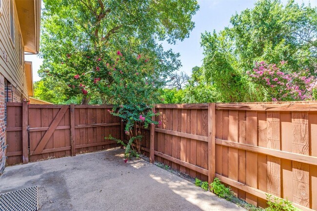 Building Photo - 5765 Cedar Creek Dr