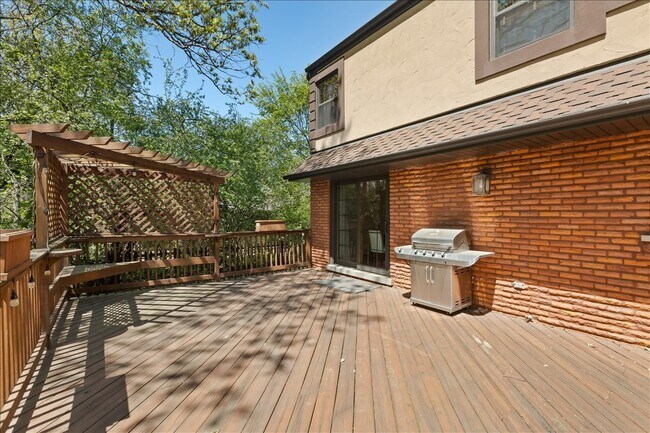 Building Photo - 33 Half Day Rd