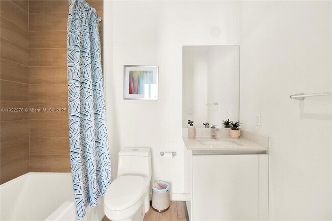 Building Photo - 1600 SW 1st Ave