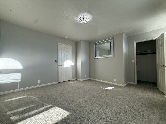 Building Photo - 3408 S Huntington Dr