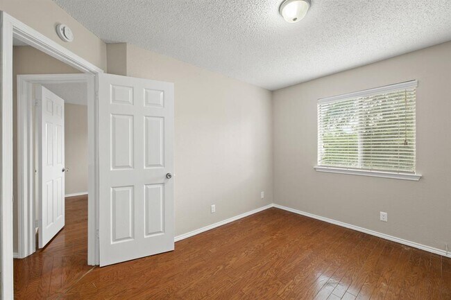 Building Photo - 1108 Forest Oaks Path