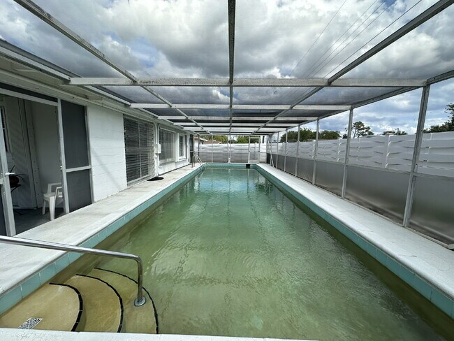 Building Photo - "Charming 3-Bed, 2-Bath in North Port!"