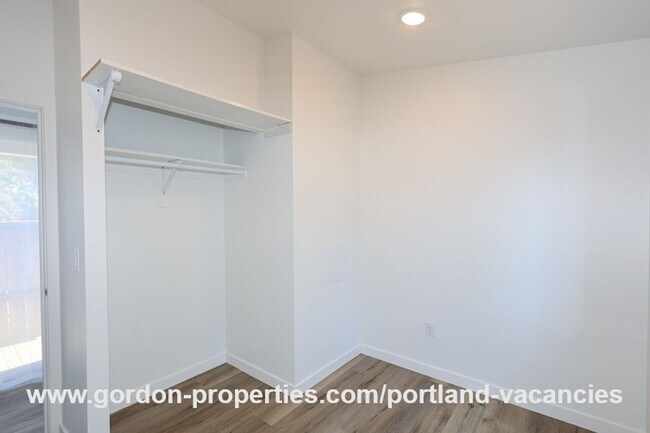 Building Photo - SE 88th Ave - 2 bedroom ADU close to the r...