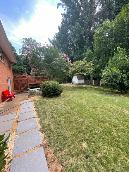 Building Photo - 7529 Fairwood Ln