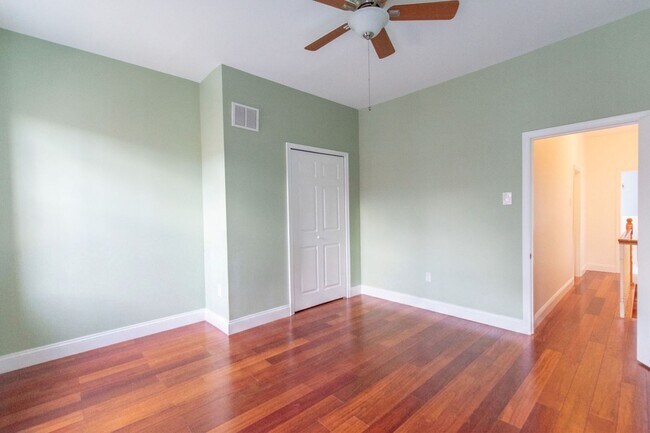 Building Photo - Excellent South Philadelphia Row Home