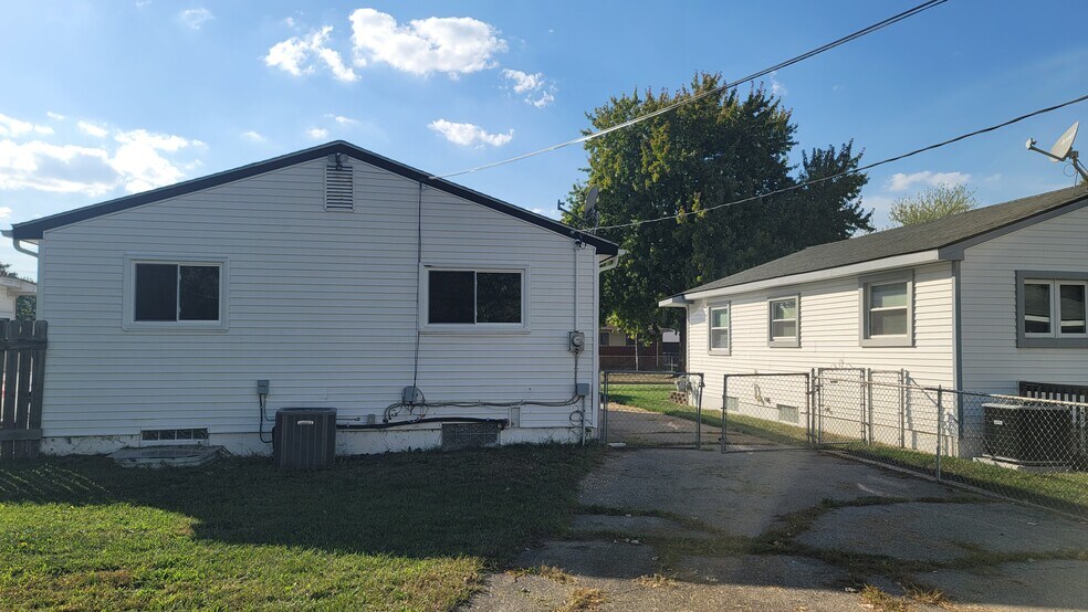 Building Photo - 1725 Smith St