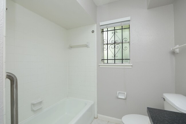 Building Photo - 3 bedroom 1.5 bathroom now available.