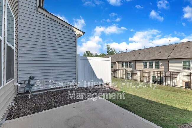 Building Photo - 2103 Nandina Trl